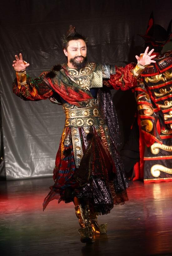 《安禄山不是“胖子叛将”，他是盛唐最狡猾的“跨域权限劫持者”——他没带兵造反，他