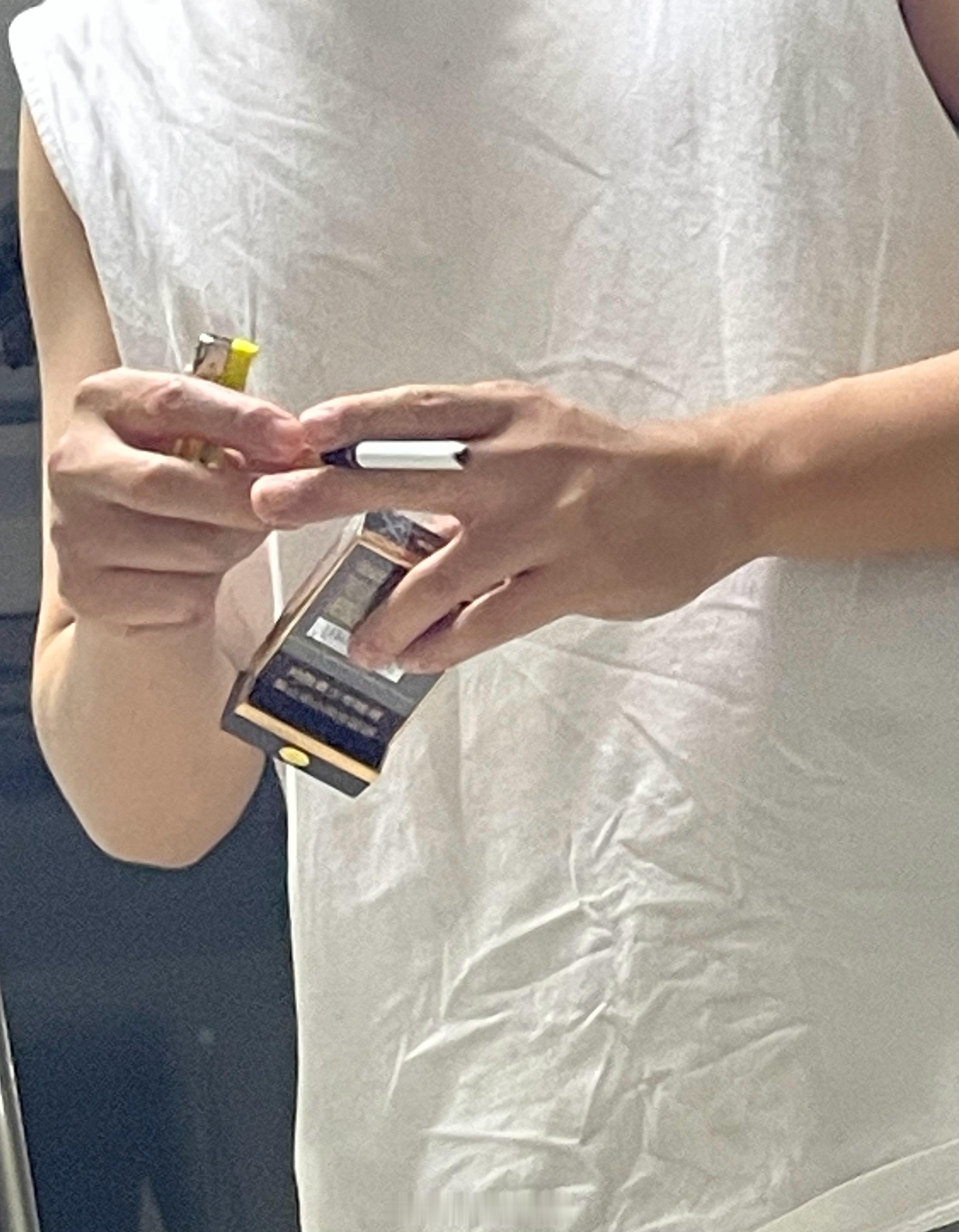 戒烟第四天，感觉俺对象要破功了。那些嘎巴就能戒烟的得是什么人啊