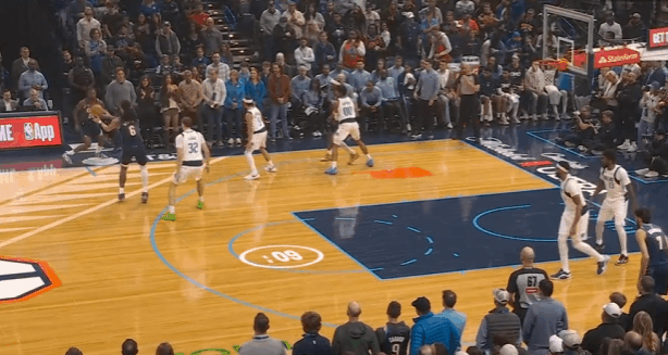 逐帧拆解：亚历山大技术欣赏，对阵独行侠高效33分图1边线球回合，杰林高位拿球亚历