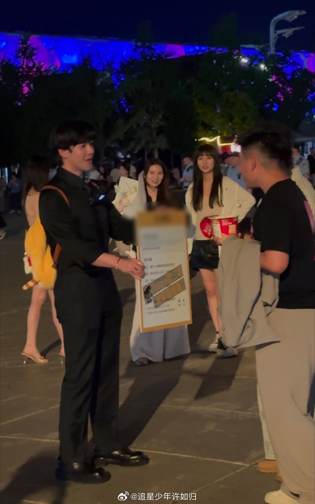 周杰伦演唱会豪横京爷硬核应援 建议这位哥把“豪横”二字刻进DNA！散场后直接拉去