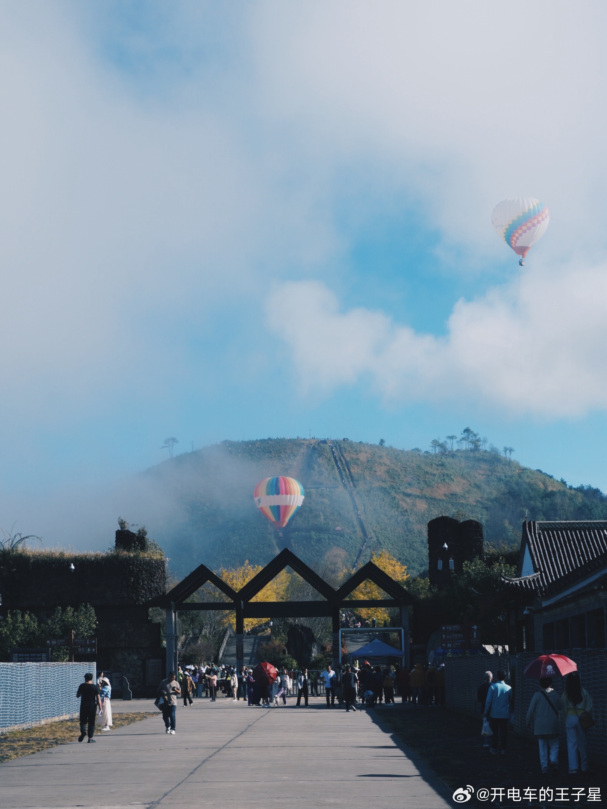 大v聊车我和汽车的日常乡村摄影 腾冲的景色很美很美火山 热气球 还有草原和天路云