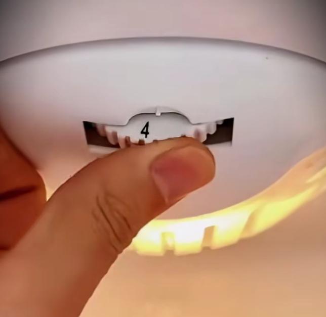 你知道老冰箱里面那个滚轮到底有啥用吗？

其实它是代表压缩机的工作时长和制冷强度