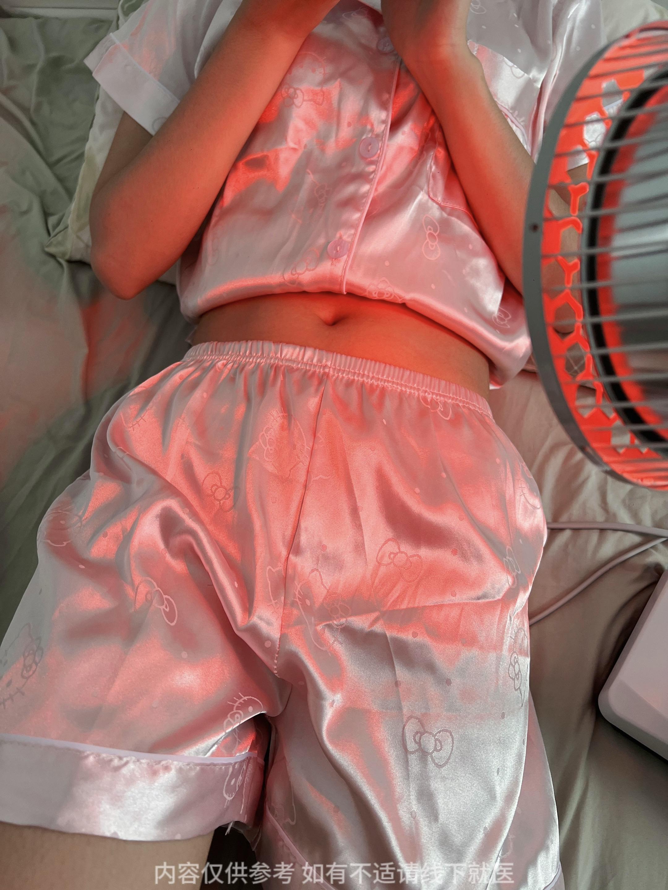 回复  本来是烤排湿气的，谁知道大姨妈来了现在都没痛感了，感觉还是有点用的