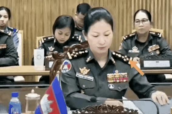 真让我觉得惊讶！

柬埔寨居然有这么年轻的四星女将军！

四星女将军丹达丽尼也不