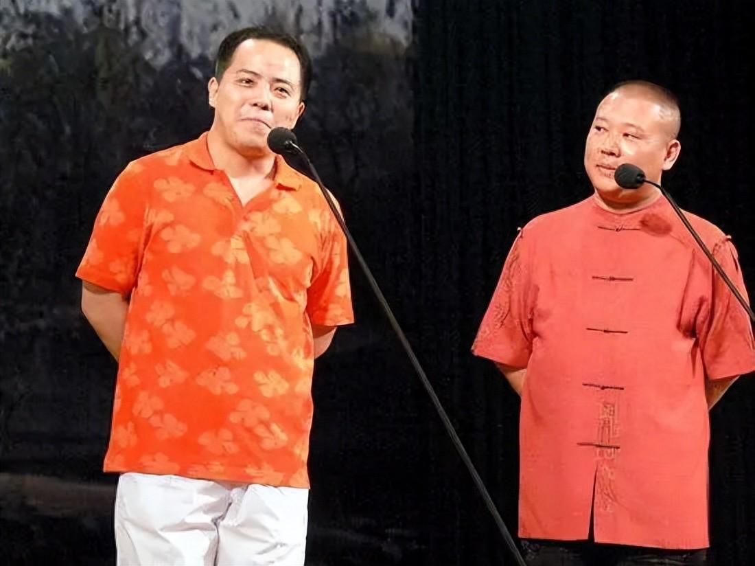 2008年，徐德亮怒斥郭德纲：“一场商演你赚四十万，我才分一百五！” 郭德纲冷笑