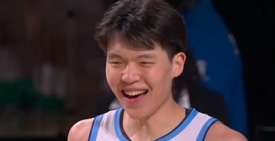 杨瀚森10分2板杨瀚森首次亮相NBA全明星 NBA全明星新秀赛 外星人电解质水力