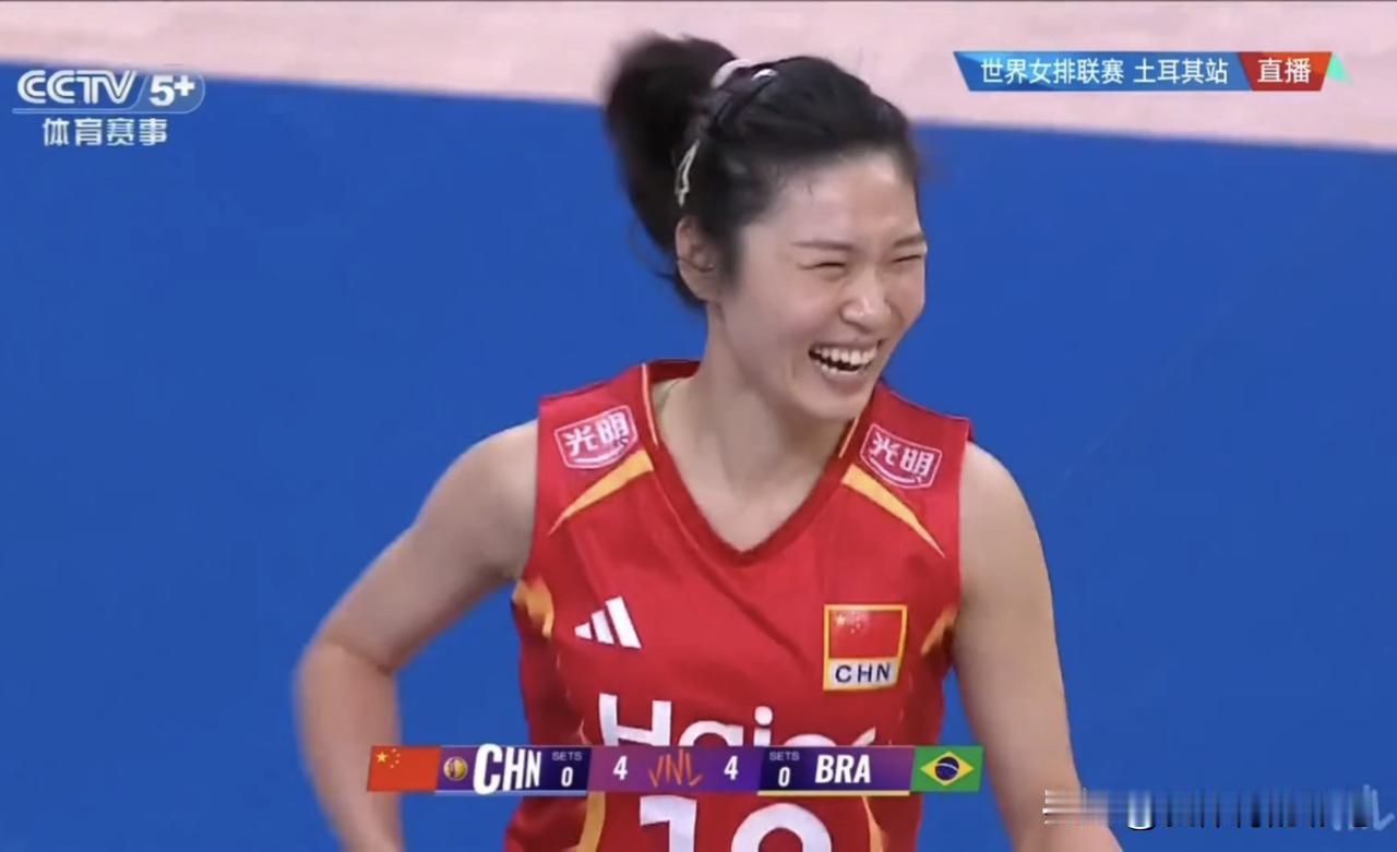 王梦洁防守又得分！6月20日，世联赛土耳其站，首局中国队3:4时，王梦洁卡位很准