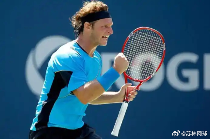 问，网坛历史上有没有人在同一站赛事中，以连续击败费德勒，纳达尔和德约科维奇的方式