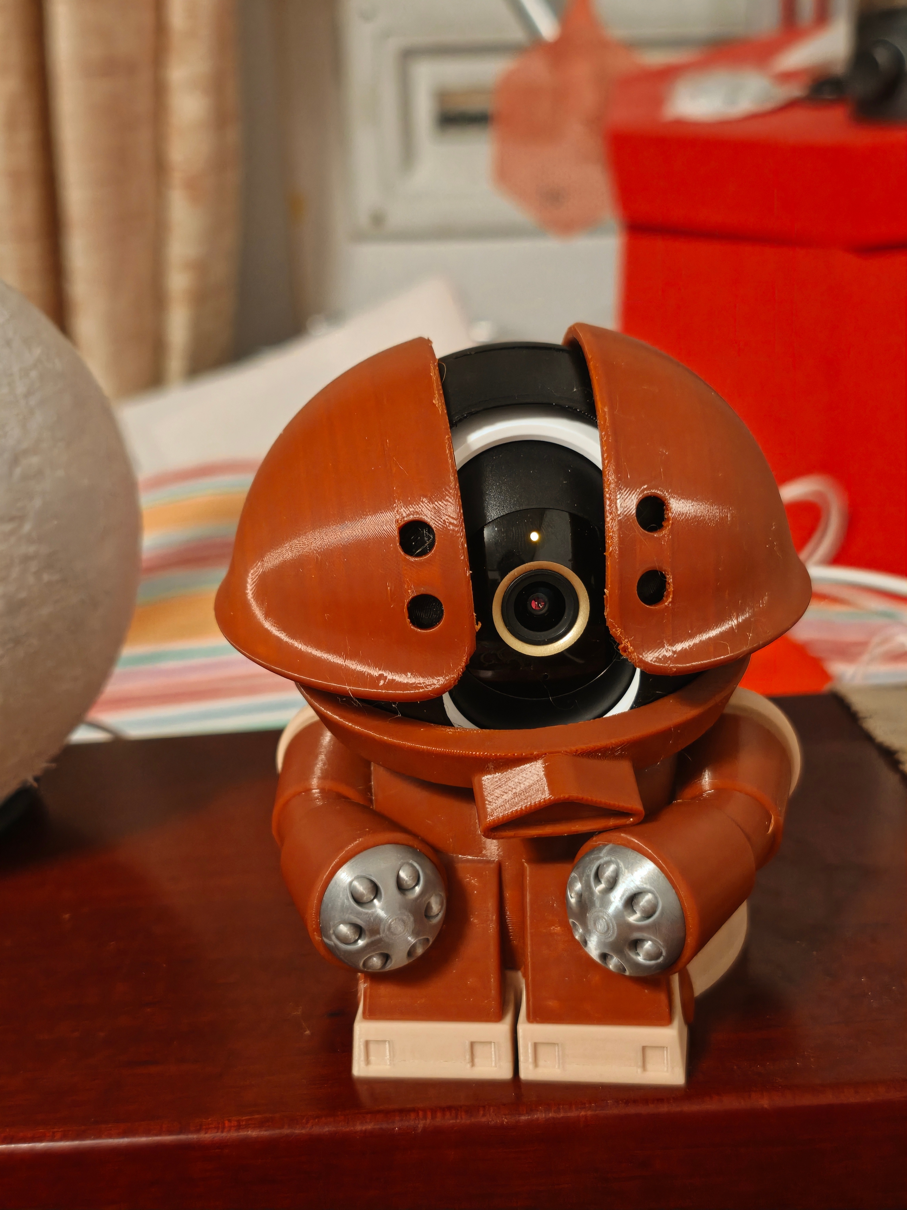 收了一个二手的摄像头，又3D打印了一个皮肤。[哇]缩手的小龟霸，可以转头，眼睛还