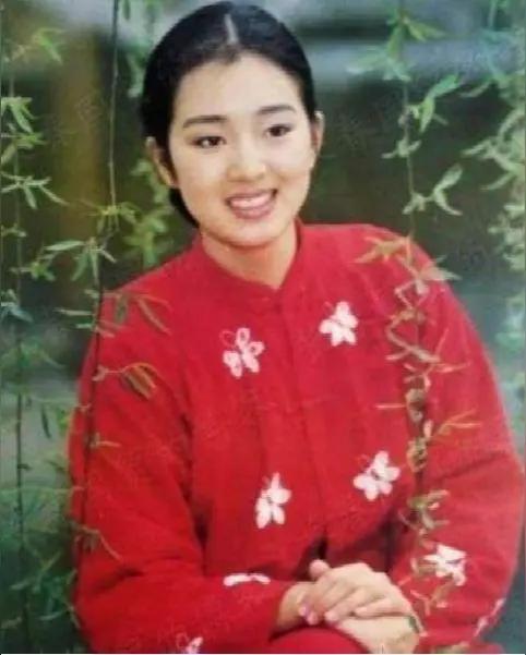 忠告：大妈，你也别狮了大开口，别以为男人傻到没老婆就睡不着，更别以为自己能高雅，