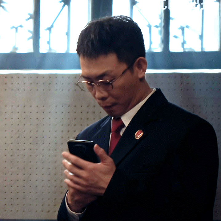 以法之名 烂尾张译演的剧大部分都烂尾，比如狂飙，比如他是谁，应该说他是谁从中间就