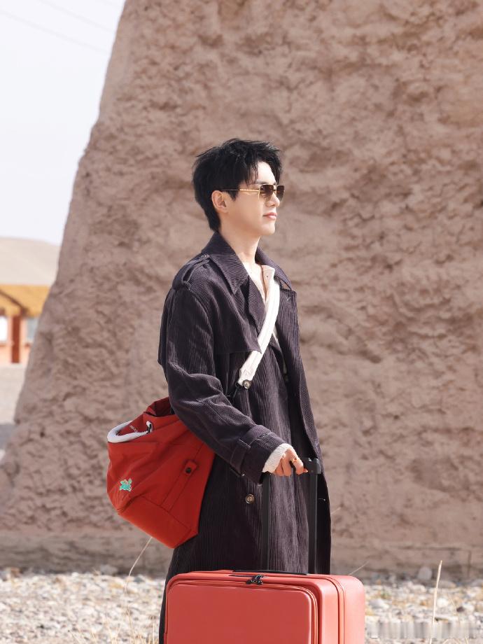 姚琛新歌是方灿写的姚琛新歌含金量完全拉满了，真的没有想到阵容这么强大，和方灿两个