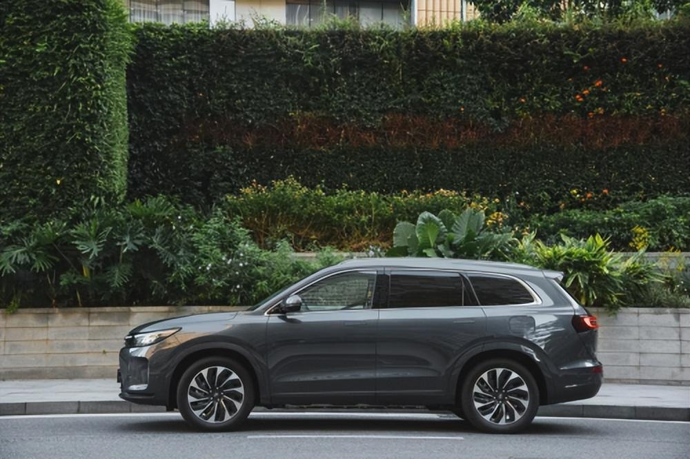 随便讲讲问界M7相比理想L8差在哪吧。其实啊，归根结底还就是几个比较非常的基础条