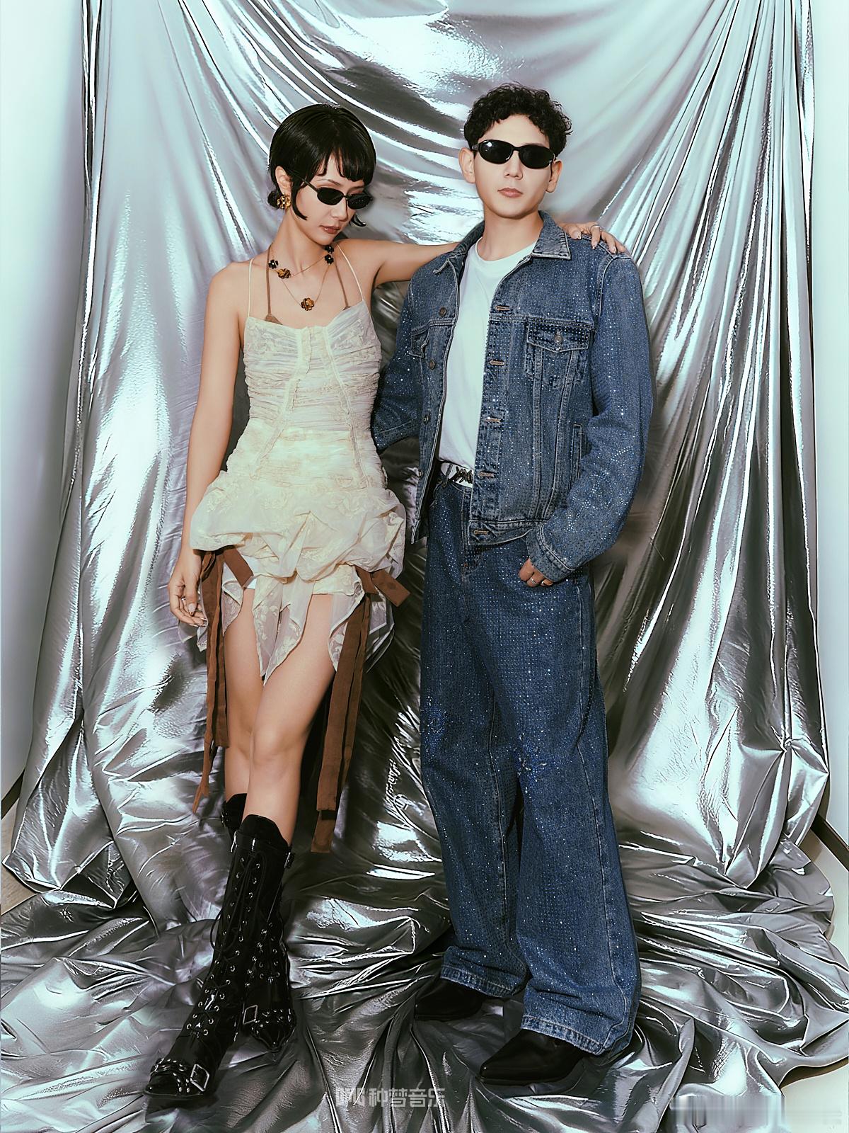 艾热孜巴合拍舞台太合拍了 艾热与孜巴的《合拍》让人看到了什么是真正的默契，他们的