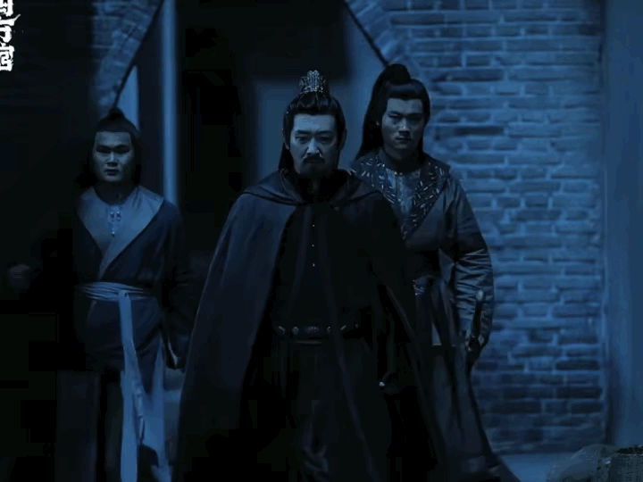 《四方馆》阿术的叔叔，康副使，si了，被人捅si了，而这凶手就是一直戴着面具的白
