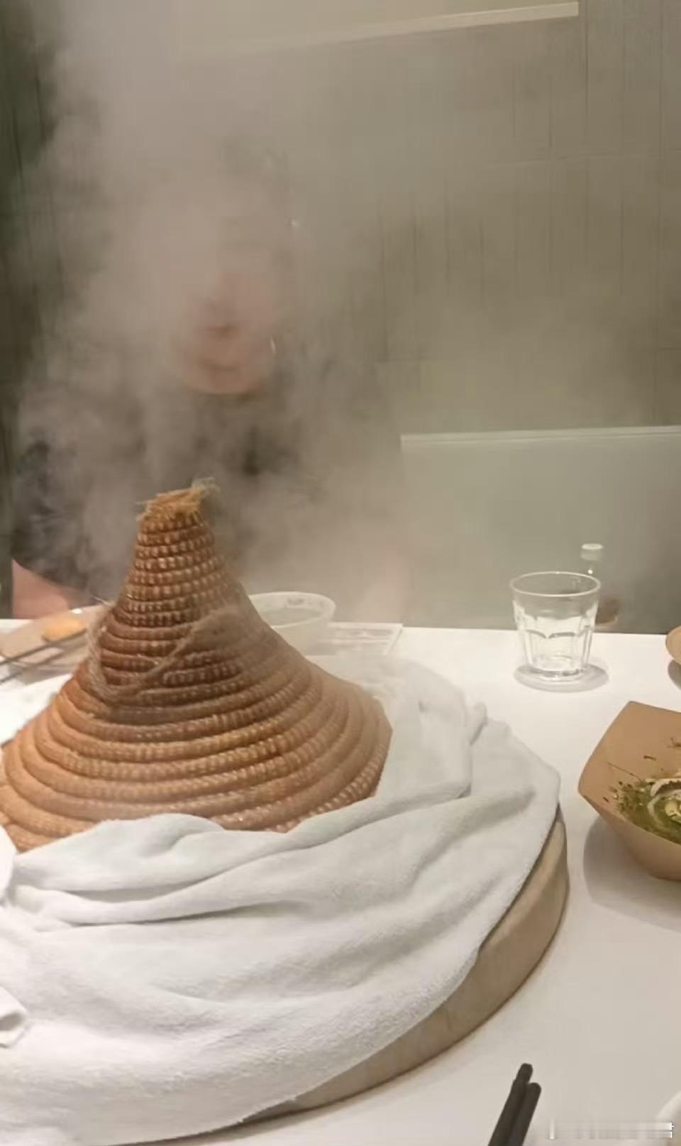 来相亲，一晚上没看清对方长啥样 ​ ​​​