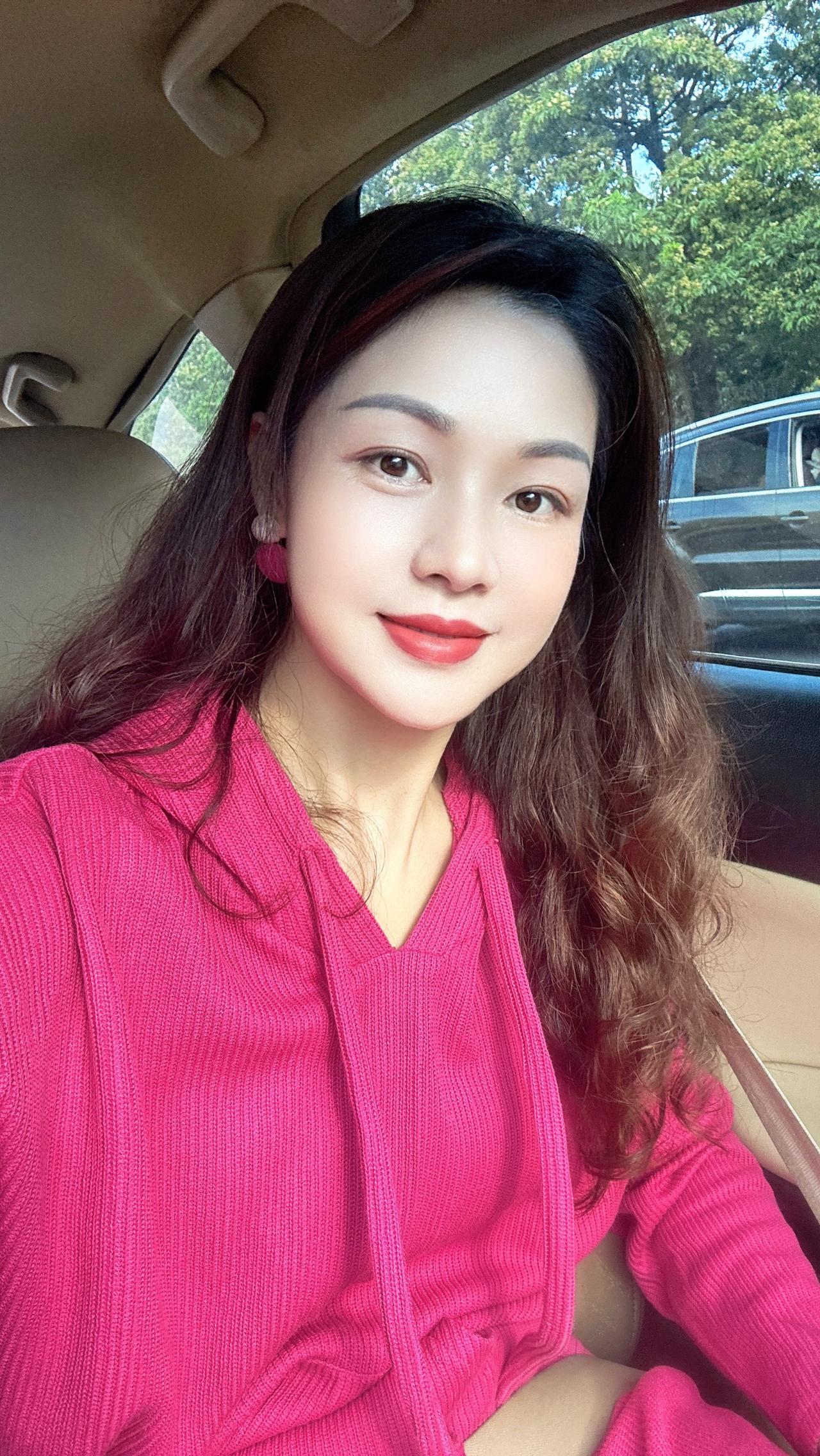 生活中的许多瞬间，都是细碎的美好，频繁记录吧 ，生活的本意是开心。穿搭记录生活 