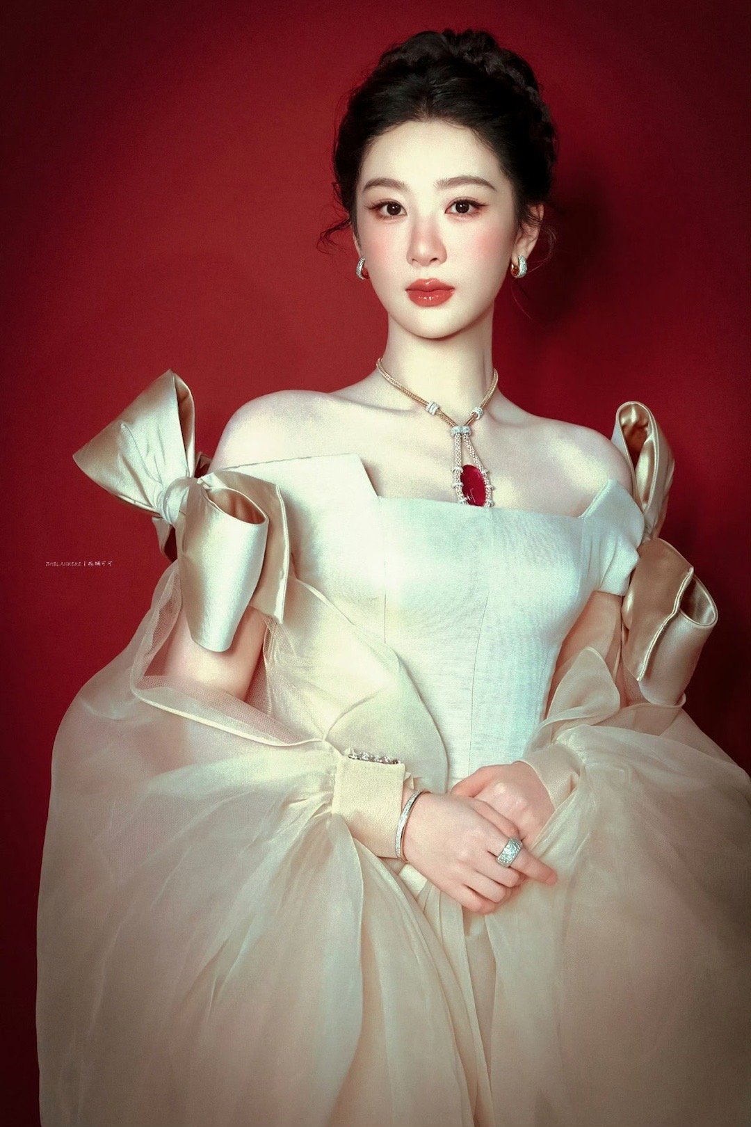 杨紫玉兰花开君再来 💜杨紫董竹君 喜欢一切可爱的人与事，悦耳的风铃、伸懒腰的猫
