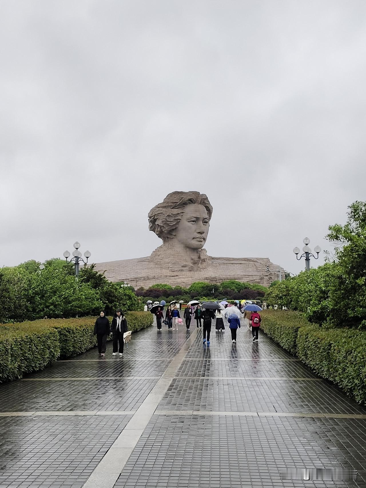 长沙之行第一天，看看我游玩了哪里
冒着小雨，从早上七点多钟就去溜达，第一个景点，