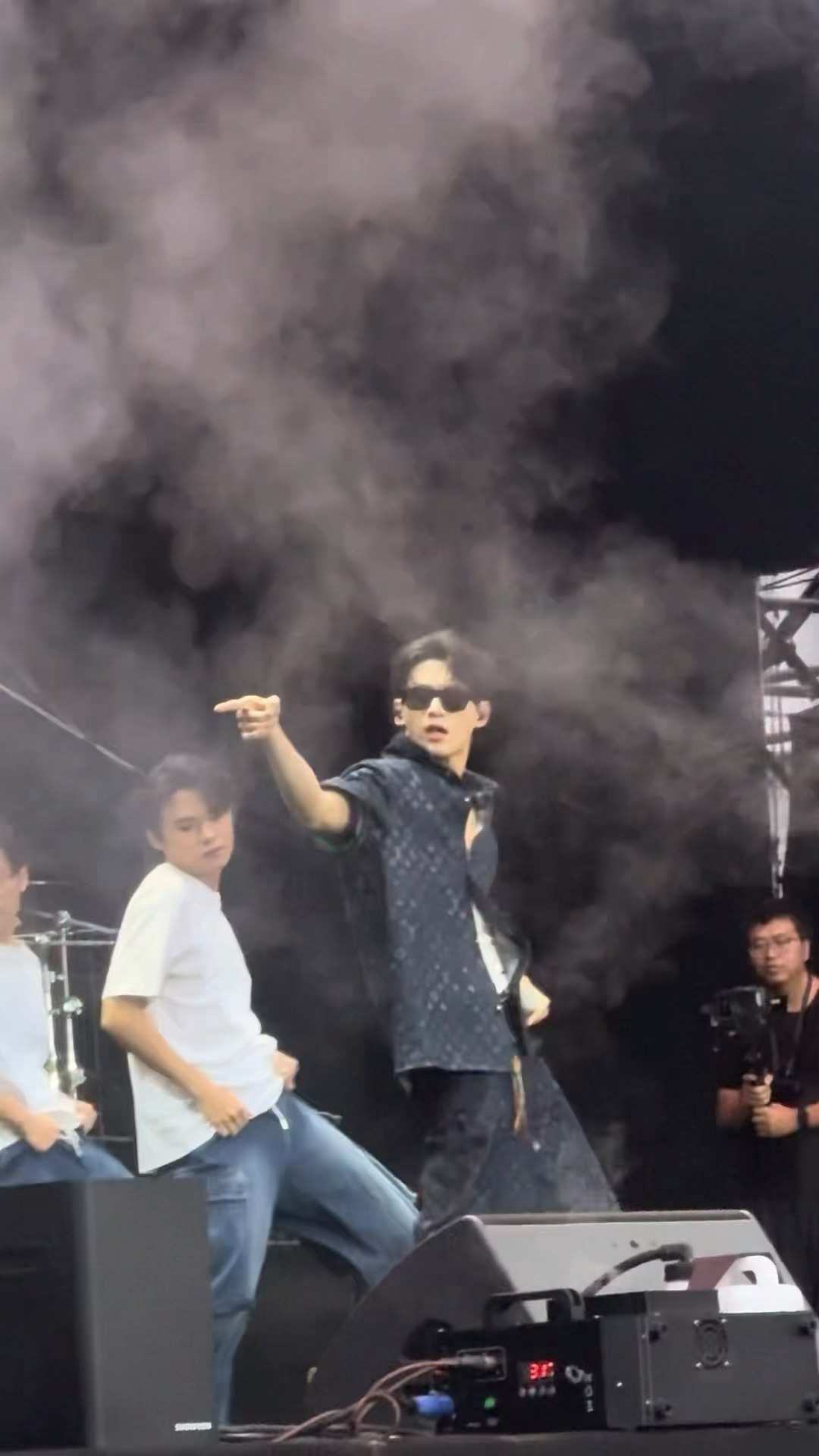 姚琛  🍊姚琛新专辑rollthedice “你在生活而不是生存”“如果不做全