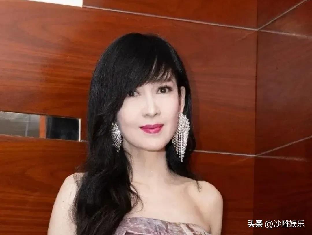 周慧敏，凌晨发文感慨！


3月7日凌晨，当整个城市沉睡，58岁的“玉女掌门人”