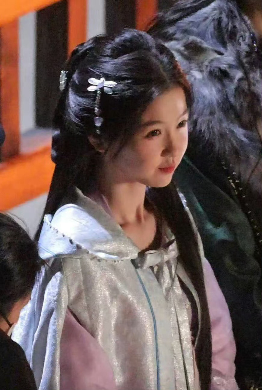 虞书欣  ✨虞书欣云初令✨虞书欣虞书欣｜虞书欣云初令她，拼尽全力挣脱无限命运循环