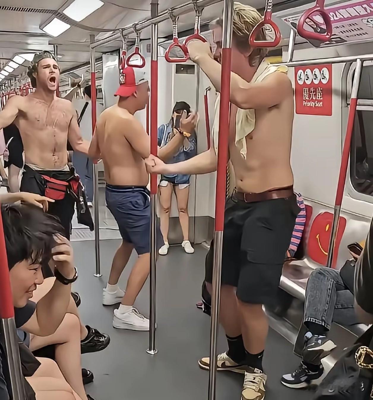 据说，他们在练习蹲，
准备累了学中国人蹲着休息。
能蹲是天生的，学是学不会的，他