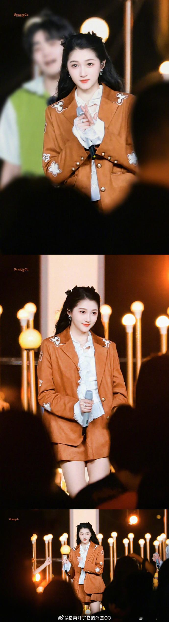 五四晚会录制路透图来了，邓为、关晓彤、魏大勋、任敏、邓凯。男帅女美看不过来了