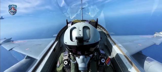 黄岩岛空域有情况，解放军没派歼-20，冲上去的竟然是教-10！

“巡逻怎么派教