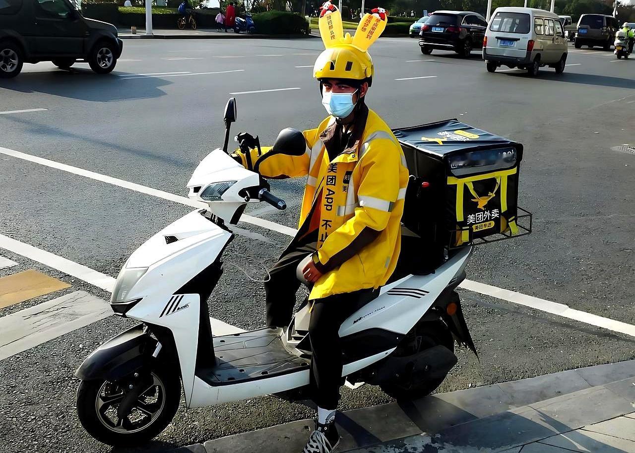 一个澳门小哥跑外卖，月入能到4万澳门元，却偏偏跑去珠海租房住。
很多人一听都懵了