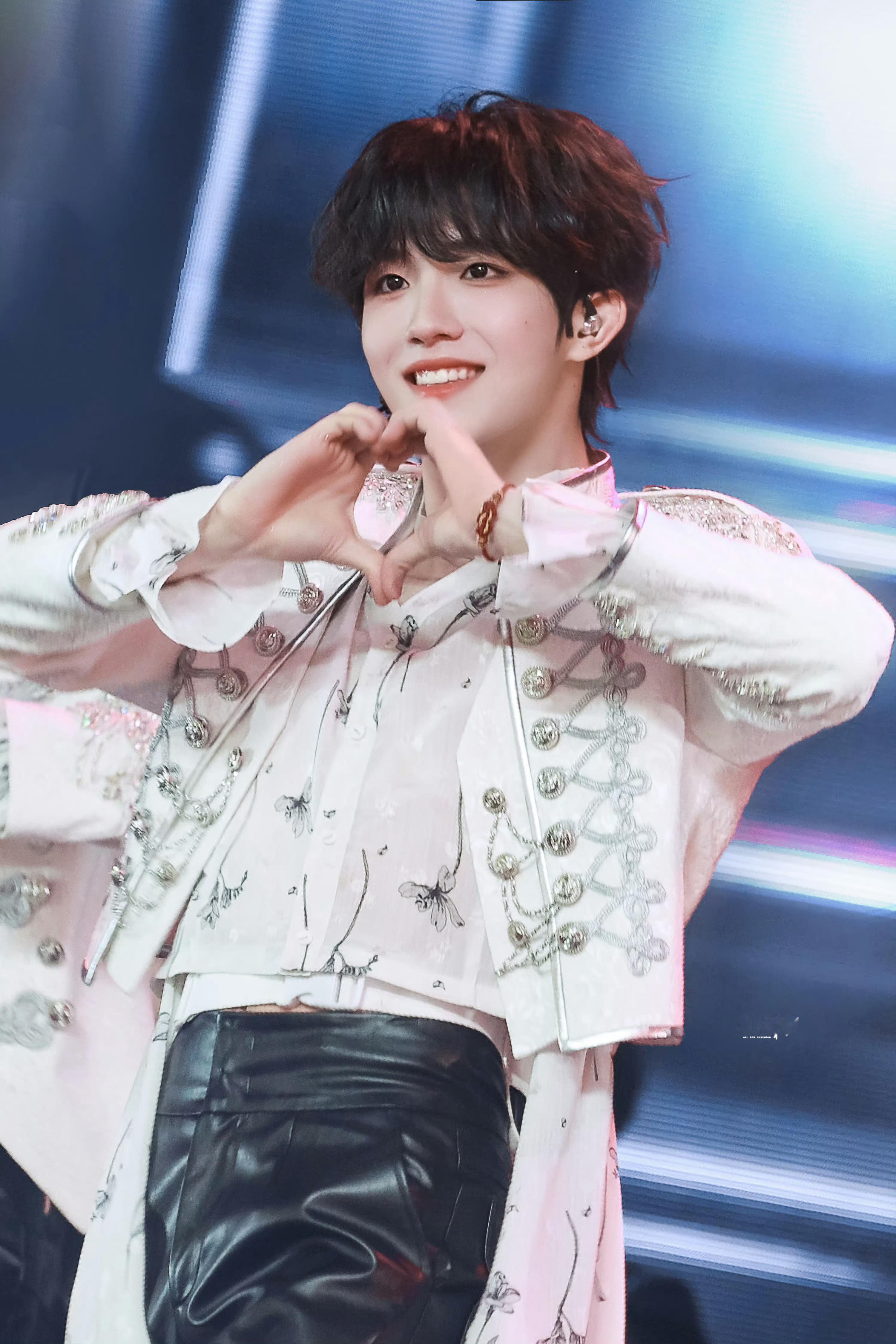 苏新皓哨声 苏新皓站姐出图，完全是甜度超标的小王子👑👑 