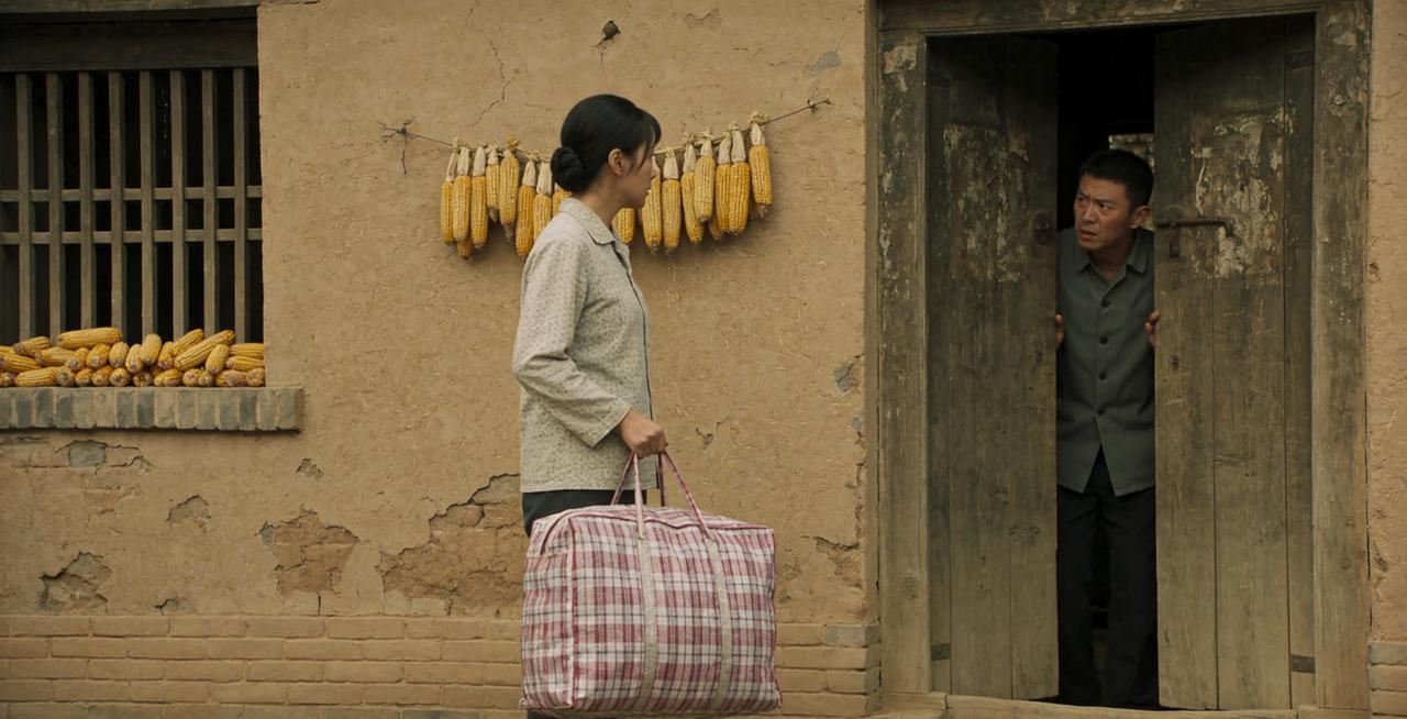 河南二婚女子照顾孩子在前夫家住3天，回家被丈夫拒之门外，并说：你干脆跟前夫过得了