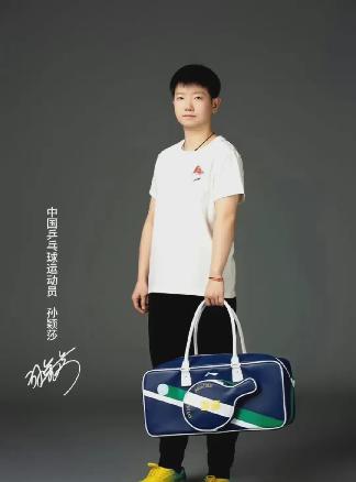 [震惊]“莎莎的霸气和大头的受气包，这对比简直让人笑出声！”这样的照片对比，真是