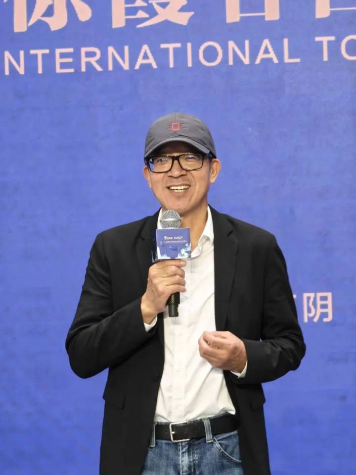 俞敏洪任东方甄选公司法人代表，此前孙东旭从东方甄选离职