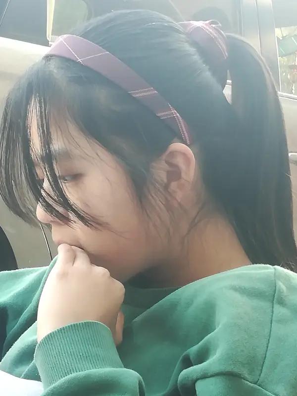 14岁少女反复腹痛查出罕见病 14岁本是青春美好的年纪，可有些少女却被疾病折磨。