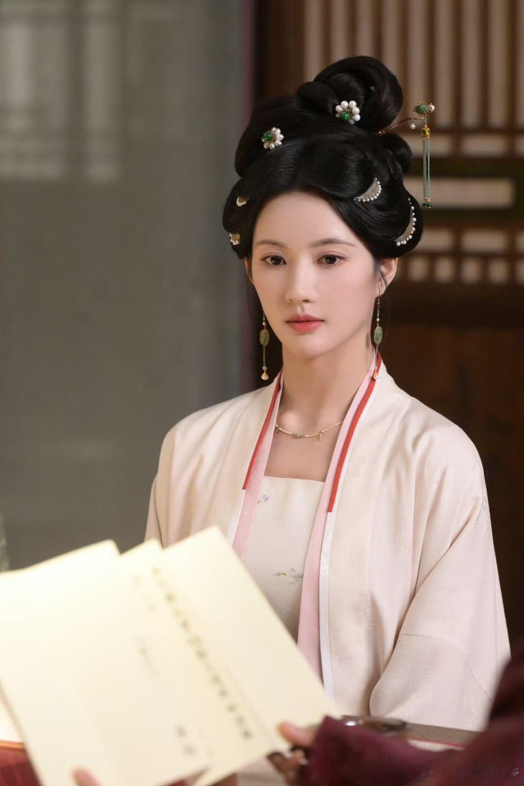 刘些宁把寿华这个角色演绎得淋漓尽致， 刘些宁新剧献计为妹择婿 ，让人看到了女性的
