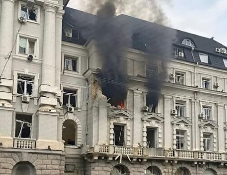 直击基辅突袭现场，无人机精准锁死局长办公室，俄罗斯要进行一次斩首行动！
 
就在