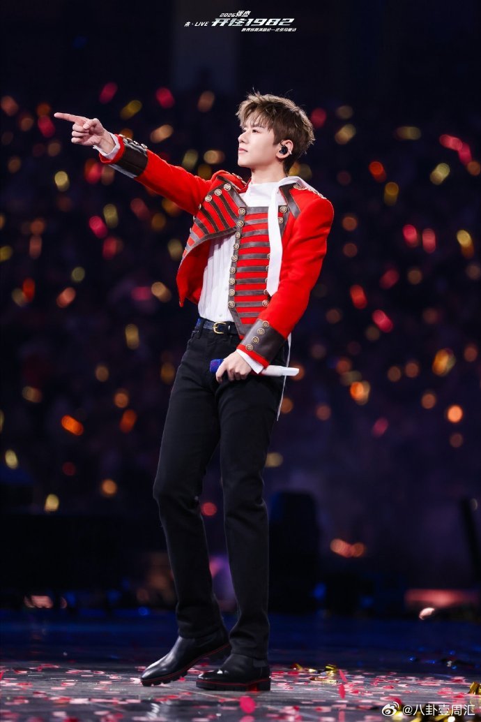 张杰张杰鸟巢演唱会主动更换视线遮挡区 张杰鸟巢演唱会 真正的在乎，是提前想到、默