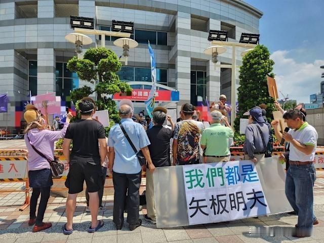 矢板明夫遇袭后续 独派团体赴国民党部抗议 痛批郑丽文沉默令人不齿

日裔媒体人矢