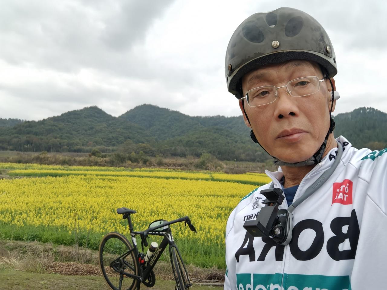 骑行
一个人骑行
既是运动
又在享受
享受骑行带来的快乐
我喜欢周末例骑
我喜欢