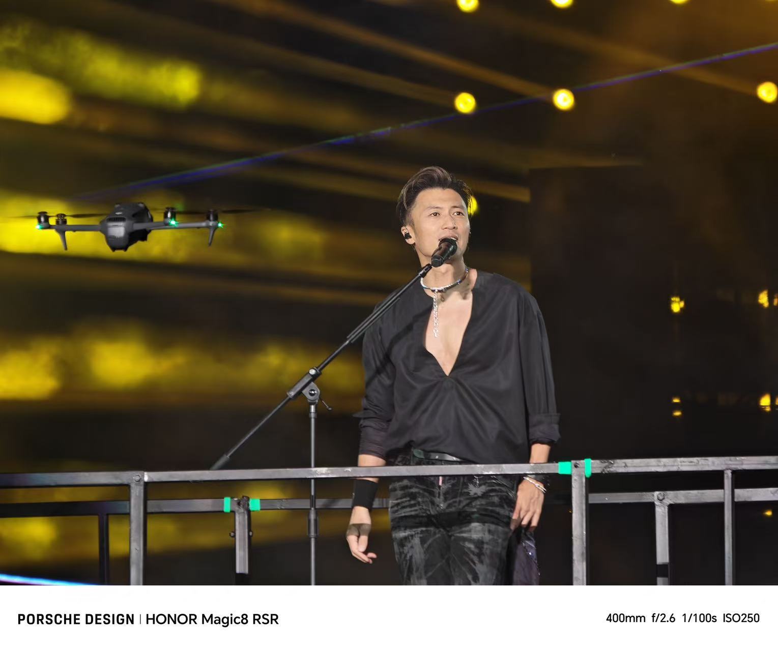 谢霆锋深圳演唱会排面深圳演唱会现场，用荣耀M8拍下的谢霆锋又硬又帅，高清镜头完美