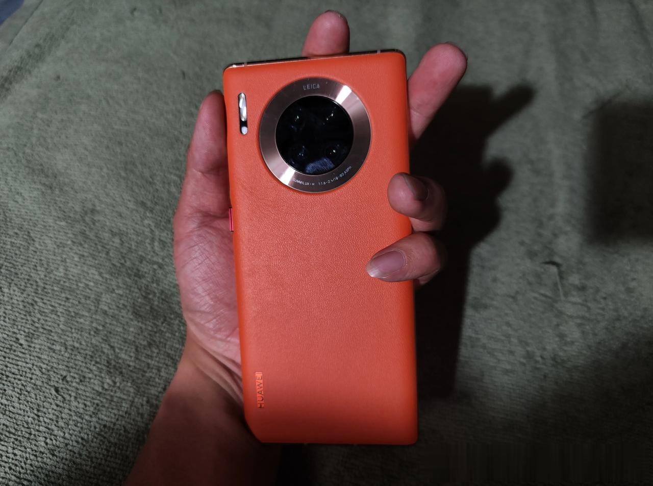 华为并不可怕，可怕的是4年没换机的麒麟用户。
你说奇不奇怪？自从爆料Mate60