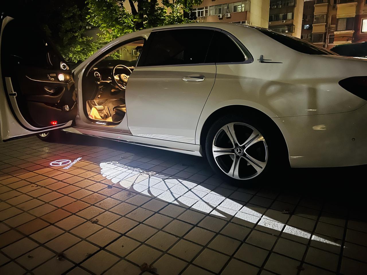 车门一开，双投影照射，从此你该起势了奔驰车门投影灯 奔驰仪式感迎宾灯