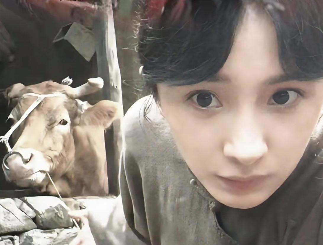 杨幂现在的状态和18年前差别不大，而当年和杨幂演同龄人的艾东，如今在生万物 中饰