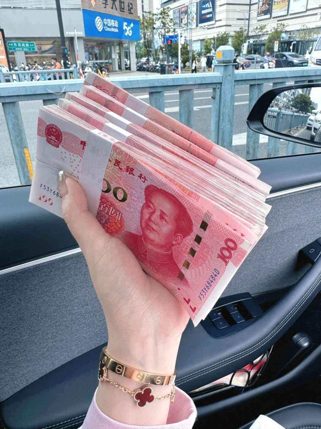 存钱心得
       存钱省钱我颇有心得。
       购物时别冲动，我以前