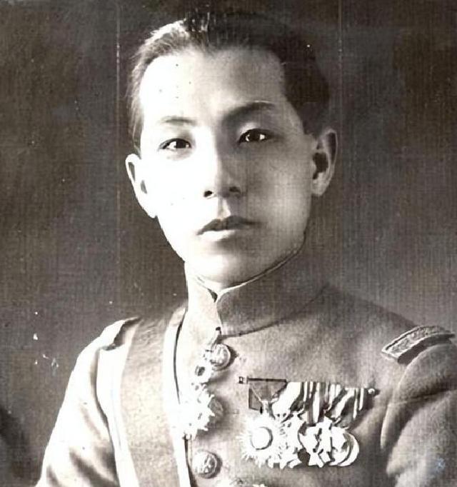 1929年1月5日，张学良给杨宇霆的父亲祝寿，到杨府时，副官大喊：“总司令到！”