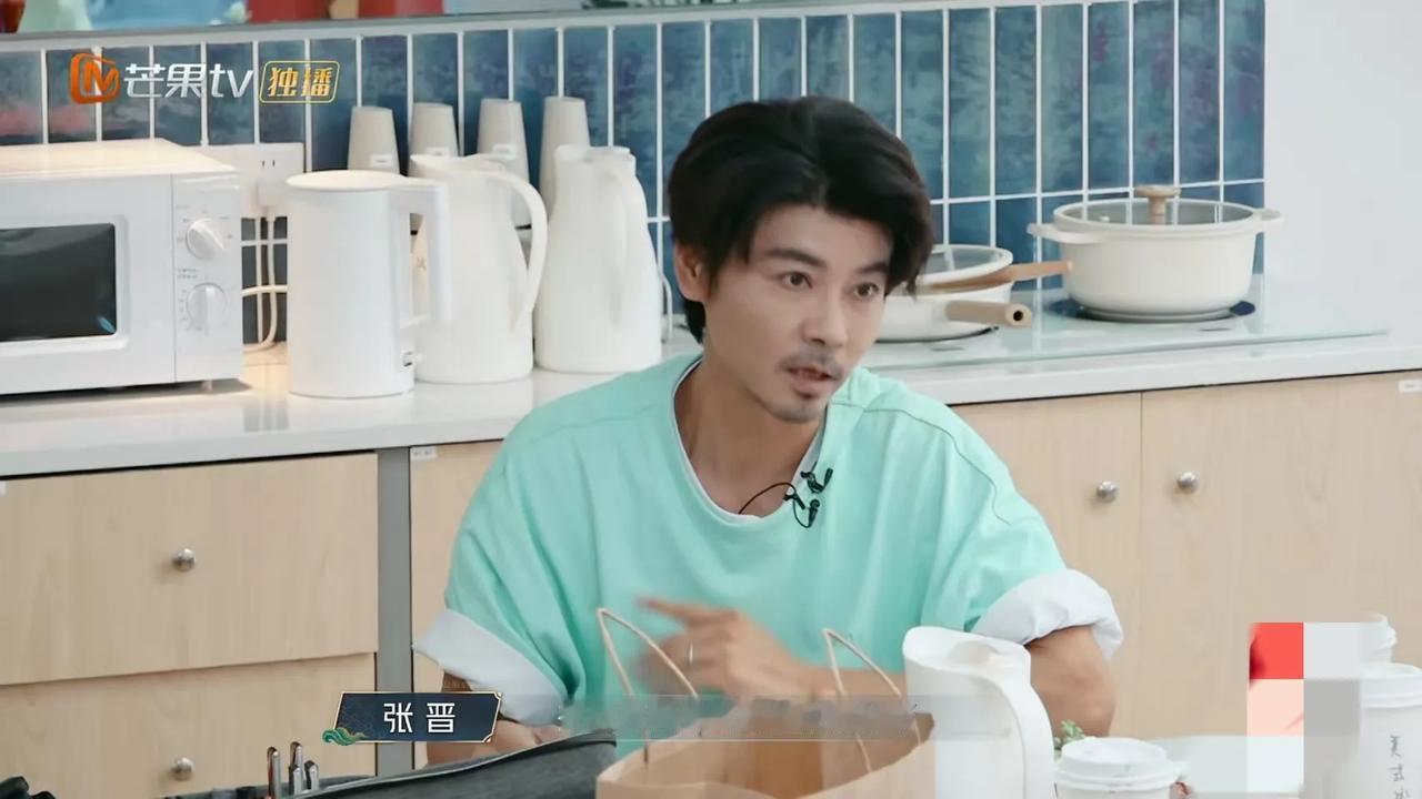 有点吓人
张晋说:“我在4月份的时候差点死掉了，四月十七号在旅行的时候，突然发作
