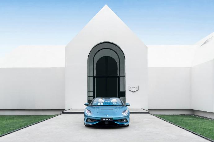 腾势Z软顶敞篷超跑官图发布