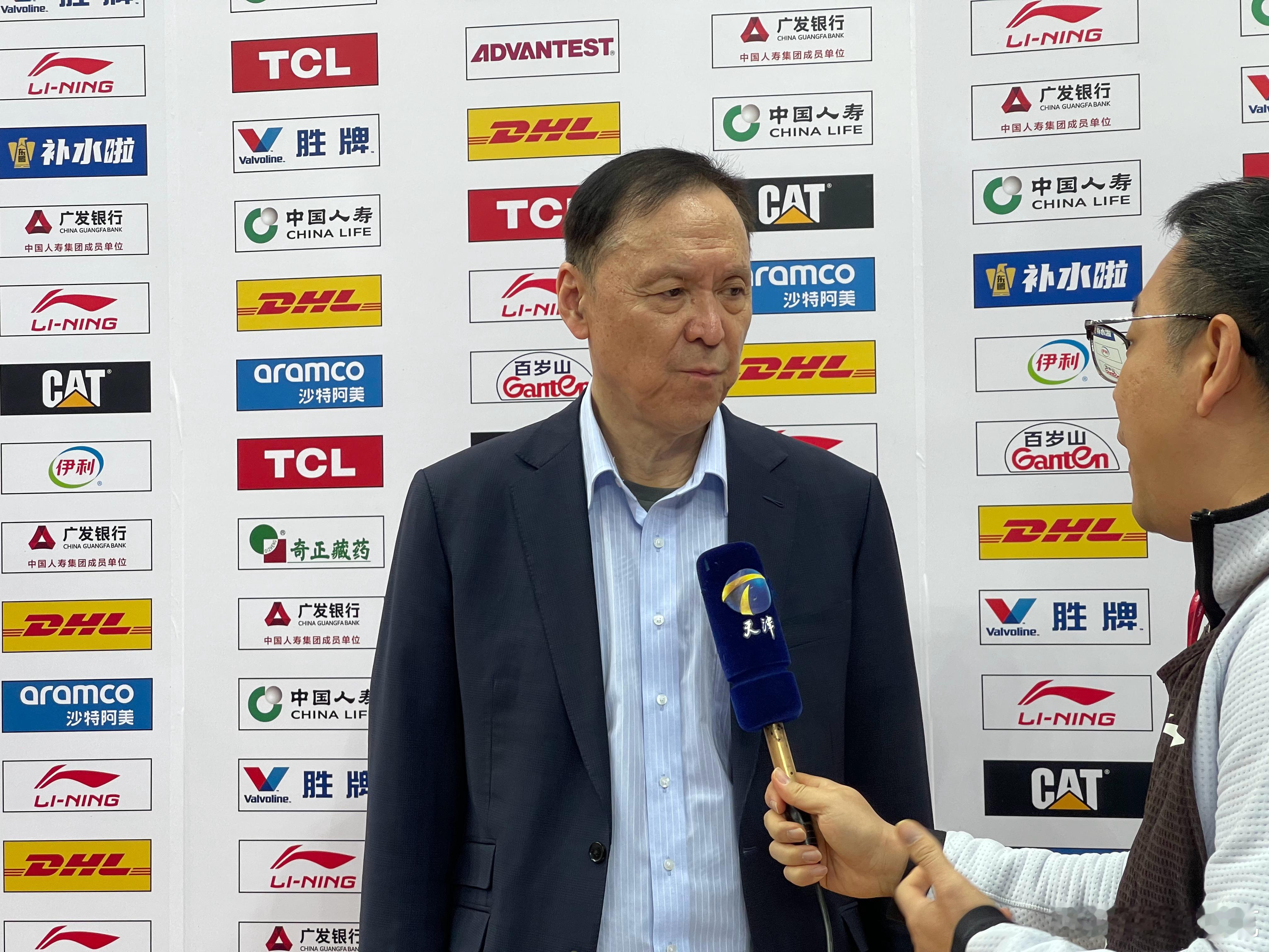 贵叔过年好，太不易了 