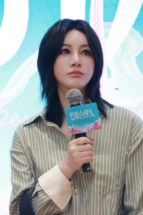 尚雯婕[超话]尚雯婕说坐轮椅也要来录巴黎合伙人谁懂啊！尚雯婕说等这个机会等了 2
